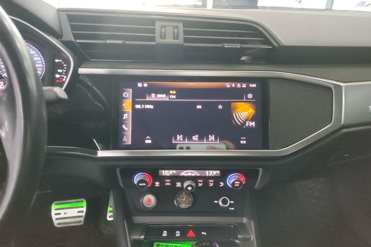 Audi Q3 2022 car image #13