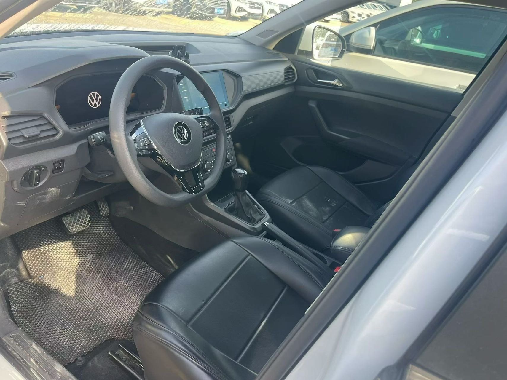 Volkswagen T-Cross 2023 صورة سيارة #5