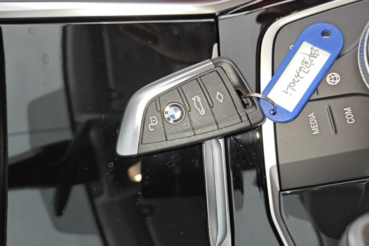 BMW 3 Series 2022 #9 BMW 3 Series 2022 car image #9