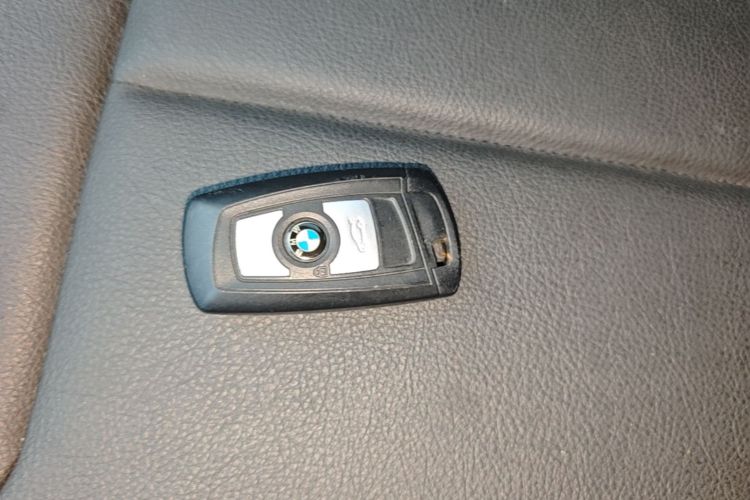BMW 3 Series 2017 #9 BMW 3 Series 2017 car image #9