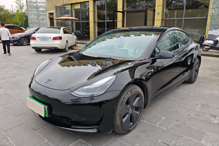 Tesla Model 3 2023 car image #2