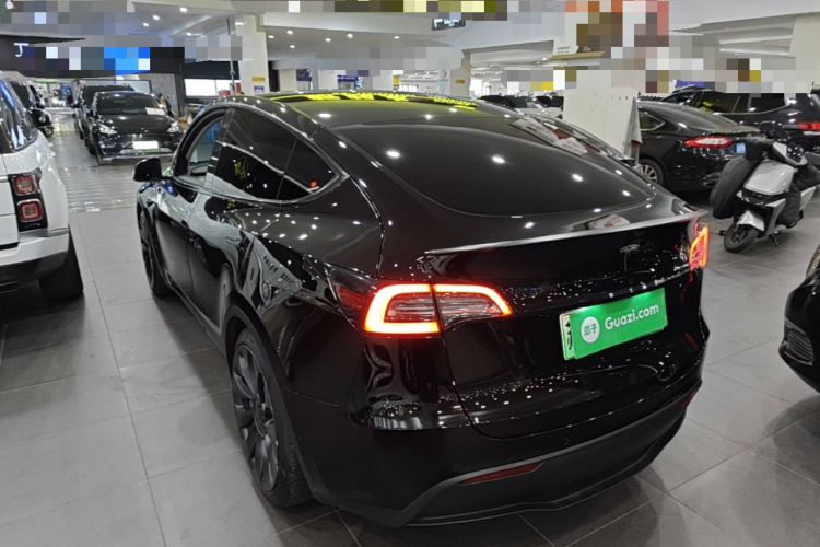 Tesla Model Y 2023 #5 Tesla Model Y 2023 car image #5