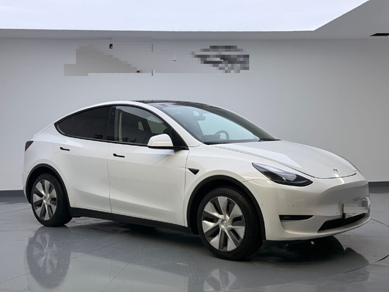 Tesla Model Y 2023 car image #4