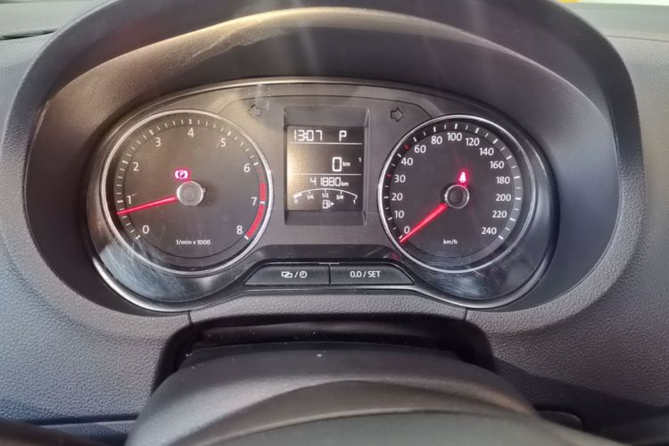 Volkswagen Polo 2015 car image #12