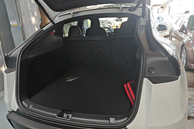 Tesla Model Y 2026 #19 Tesla Model Y 2026 car image #19