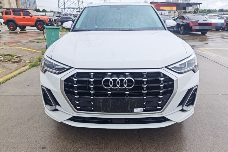 Audi Q3 2021 car image #3