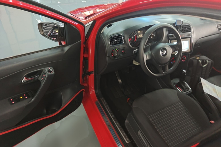 Volkswagen Polo 2015 #16 Volkswagen Polo 2015 car image #16