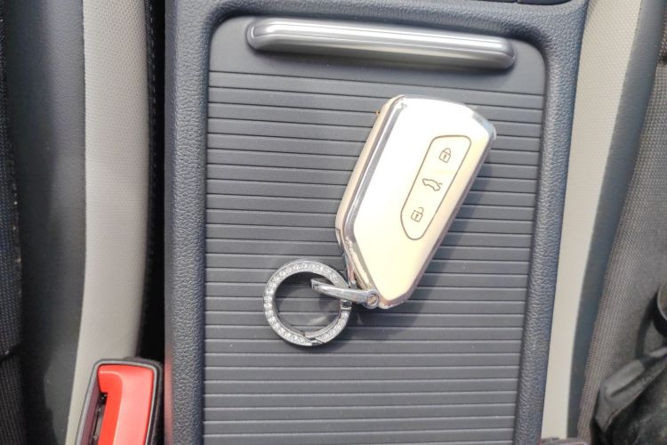 Volkswagen Golf 2022 imagen de coche #9