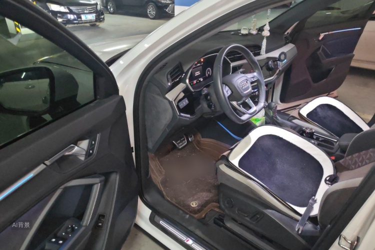 Audi Q3 2024 car image #18