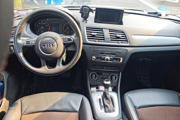 Audi Q3 2019 car image #11