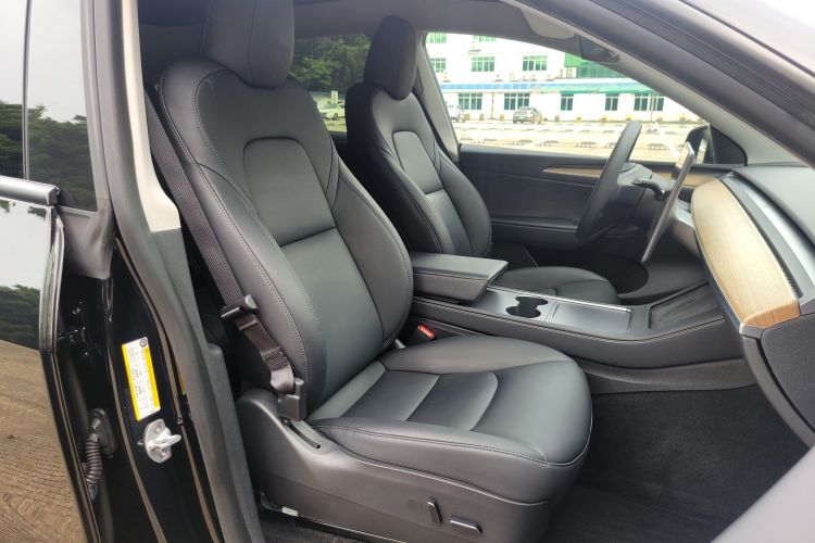 Tesla Model Y 2022 car image #28