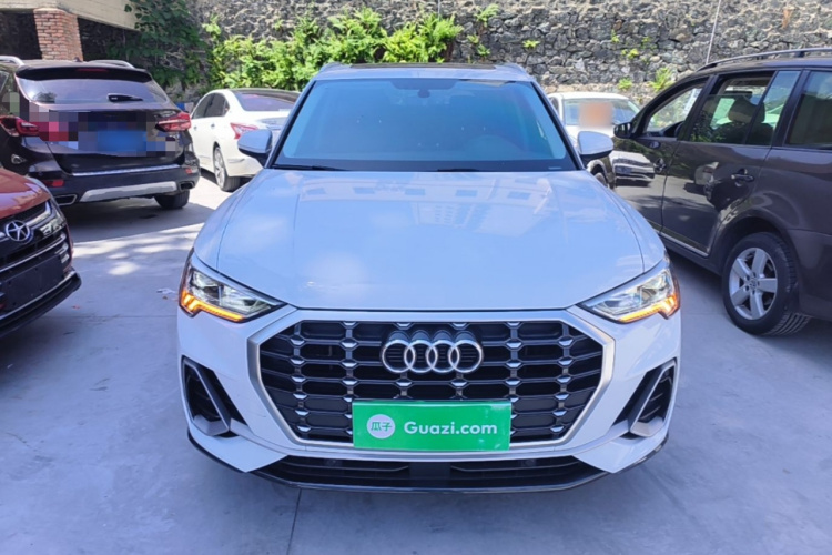 Audi Q3 2019 car image #3