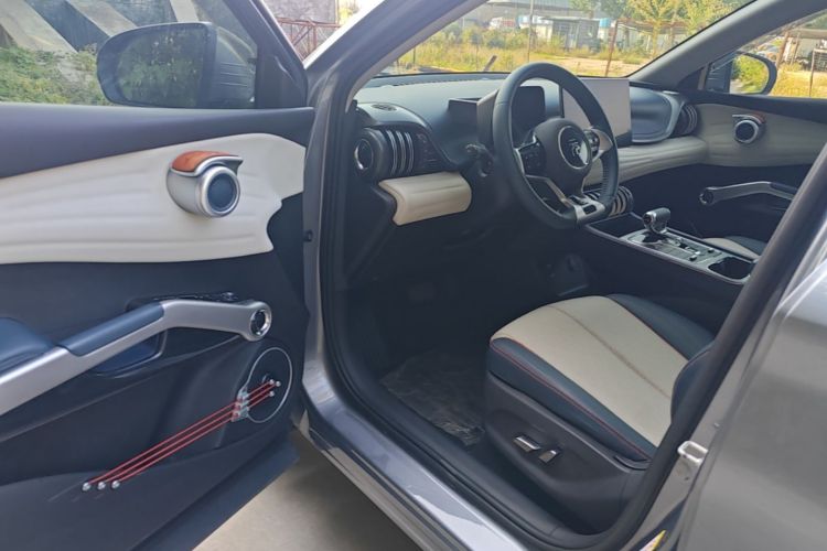 BYD Yuan Plus 2023 immagine di auto #16