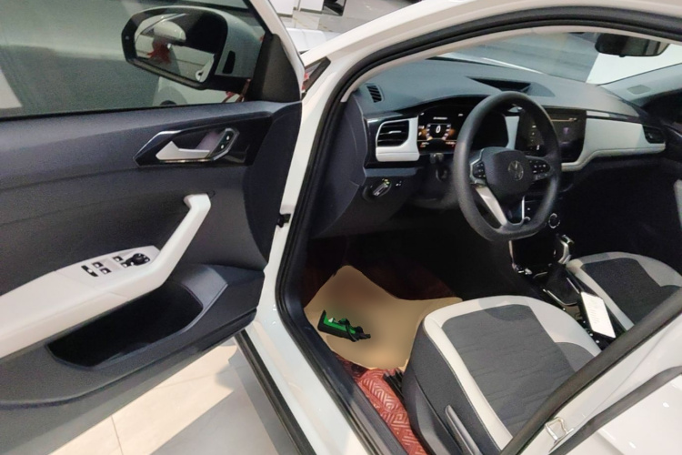 Volkswagen Tharu 2024 car image #9