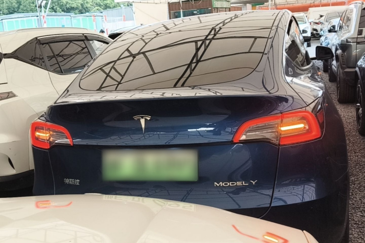 Tesla Model Y 2023 #4 Tesla Model Y 2023 car image #4