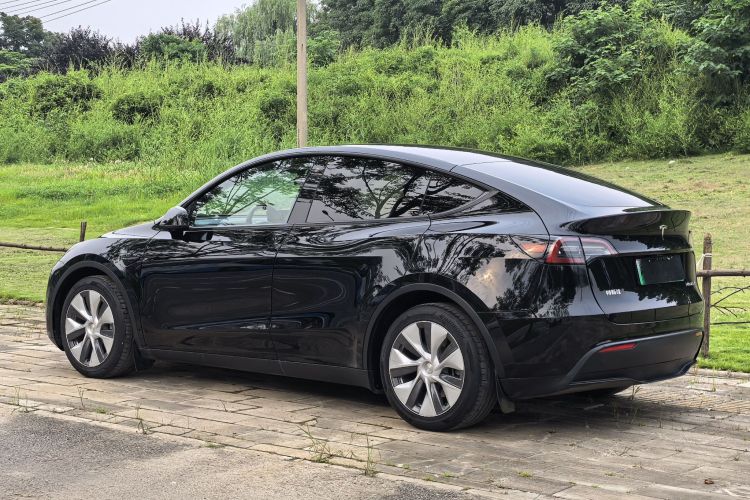 Tesla Model Y 2022 #8 Tesla Model Y 2022 car image #8