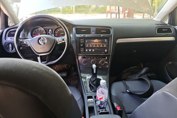 Volkswagen Golf 2019 car image #10