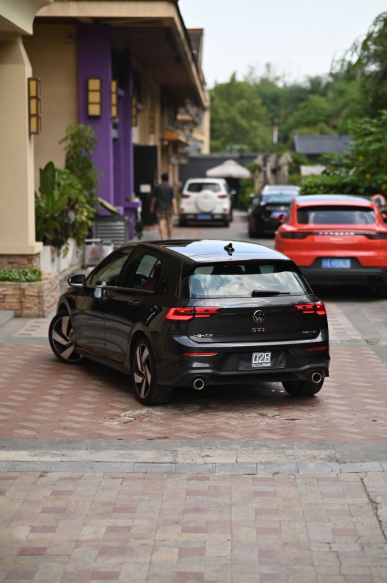 Volkswagen GolfGTI 2024 car image #4