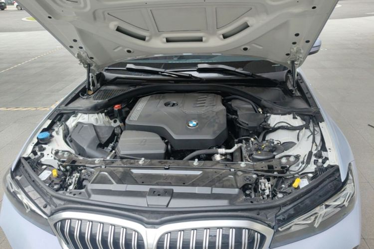 BMW 3 Series 2023 #20 BMW 3 Series 2023 صورة سيارة #20