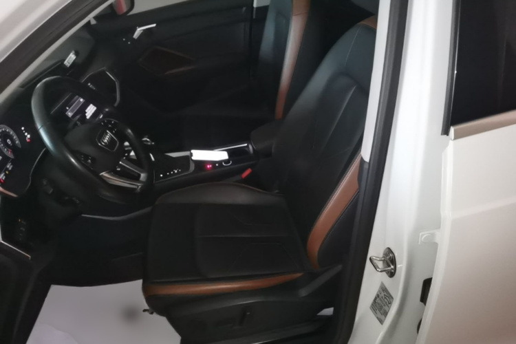 Audi Q3 2022 car image #15