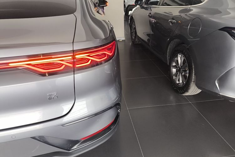 BYD Han 2022 immagine di auto #8