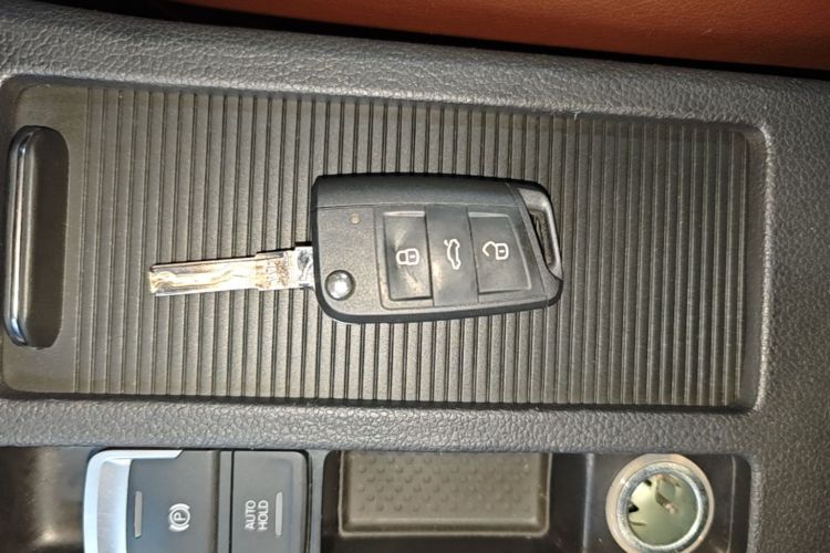Volkswagen Golf 2018 car image #9
