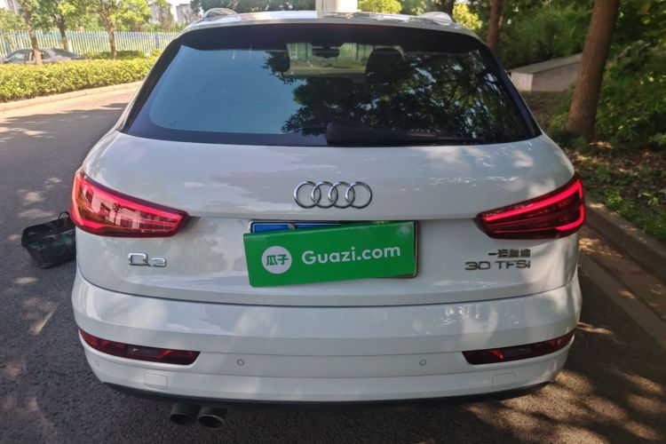 Audi Q3 2017 car image #6