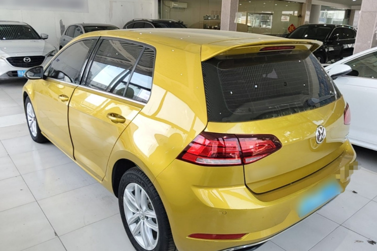 Volkswagen Golf 2018 car image #5