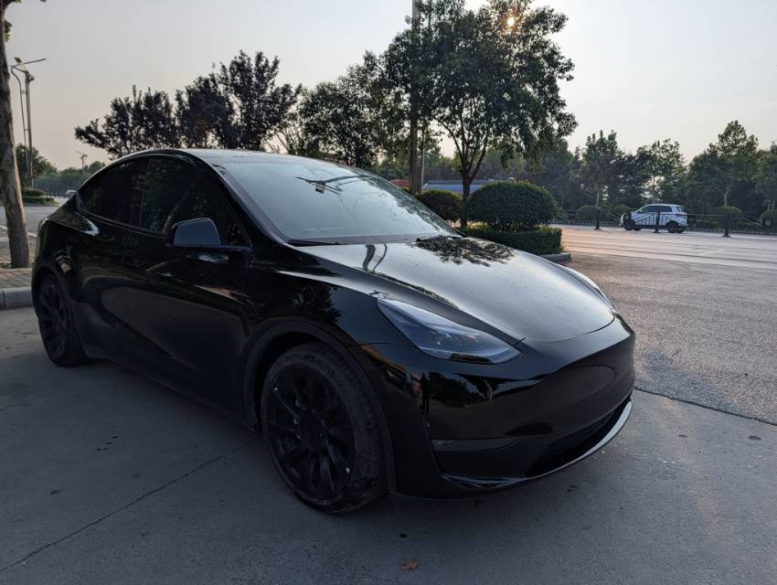 Tesla Model Y 2022 car image #3