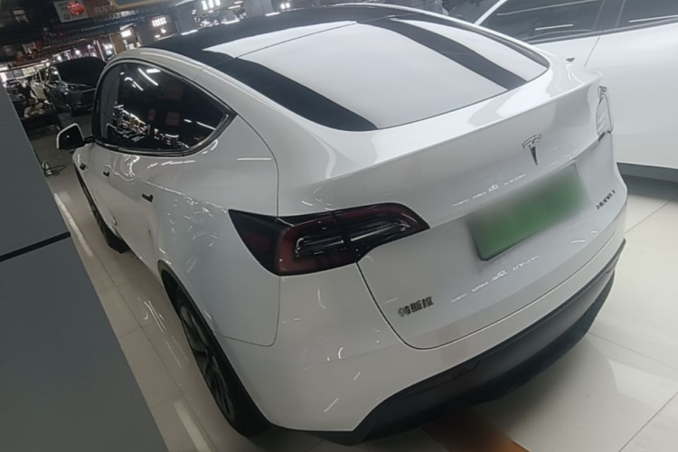 Tesla Model Y 2024 #5 Tesla Model Y 2024 car image #5