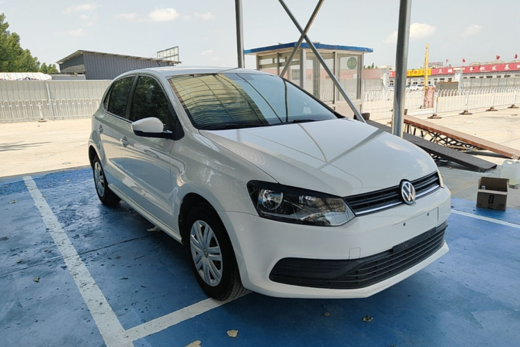Volkswagen Polo 2015 car image #4