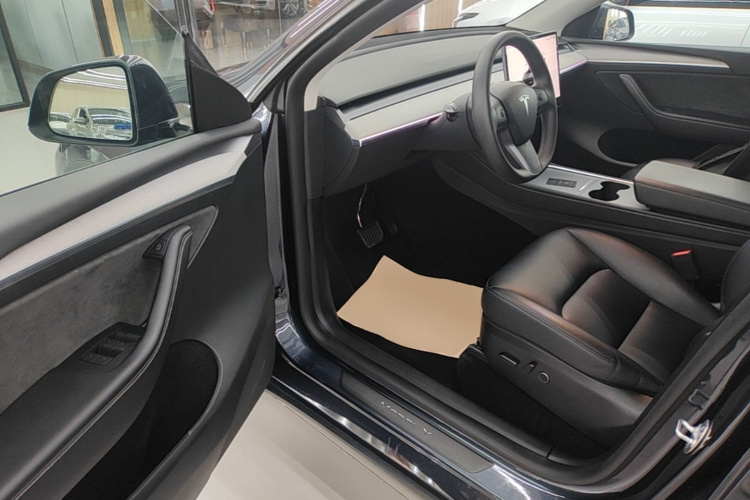 Tesla Model Y 2024 #16 Tesla Model Y 2024 car image #16