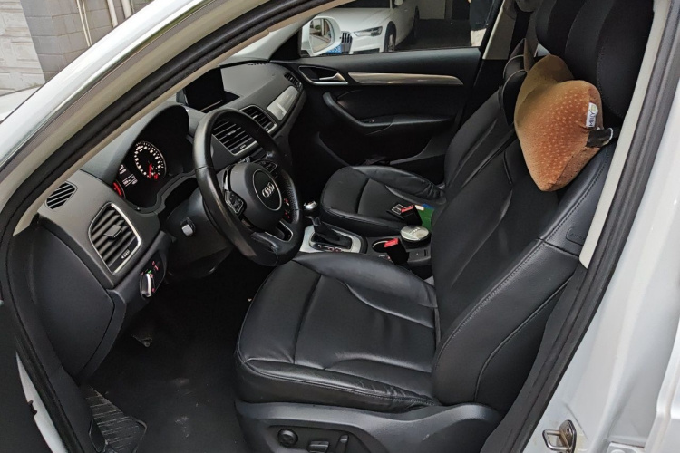Audi Q3 2014 car image #19