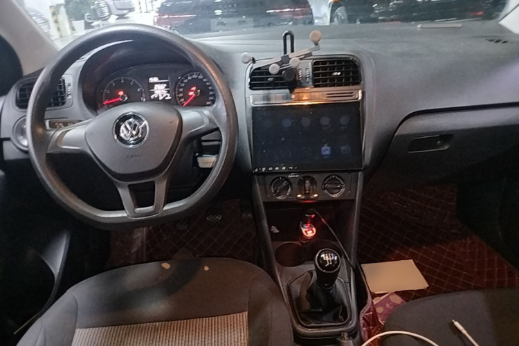 Volkswagen Polo 2017 car image #11