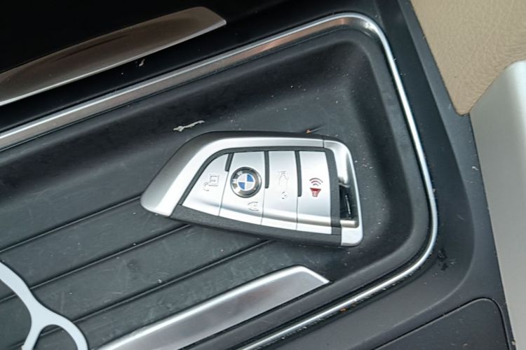 BMW 3 Series 2017 #14 BMW 3 Series 2017 car image #14