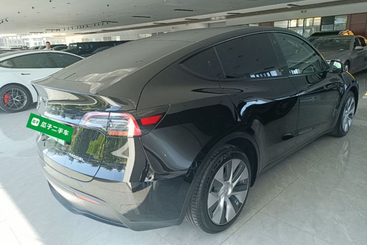 Tesla Model Y 2023 car image #7