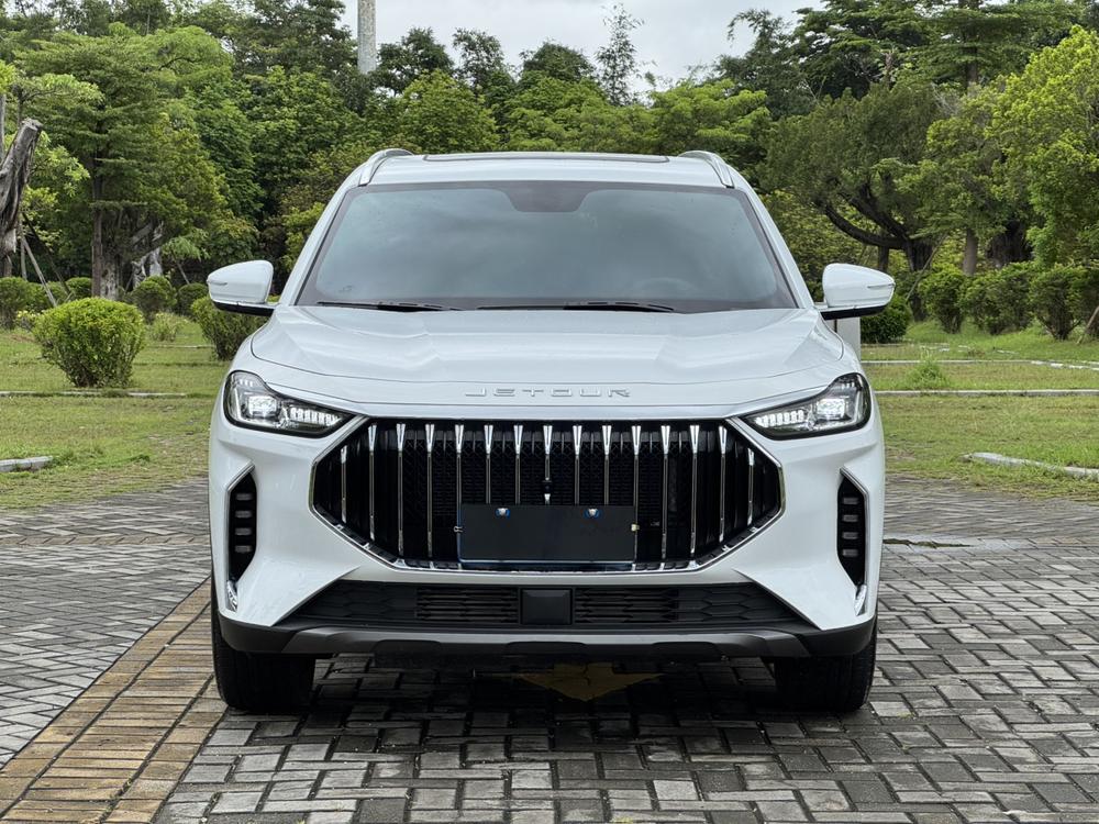 Jetour X70 PLUS 2023 car image #2