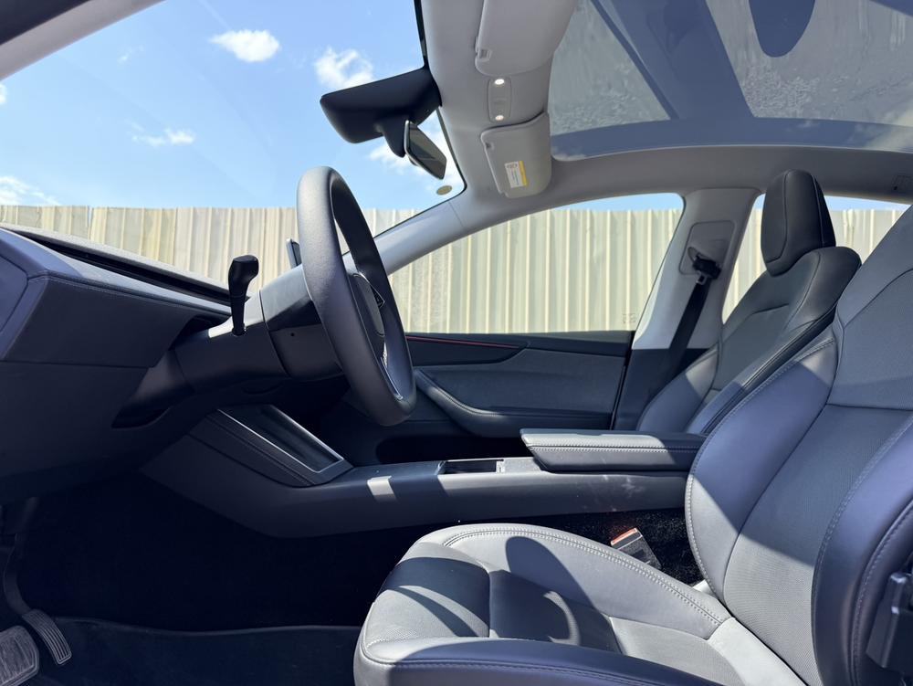 Tesla Model Y 2025 #8 Tesla Model Y 2025 car image #8
