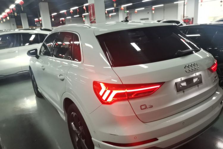 Audi Q3 2021 car image #5