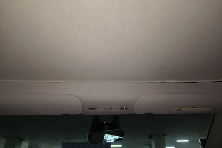 Tesla Model Y 2021 car image #18