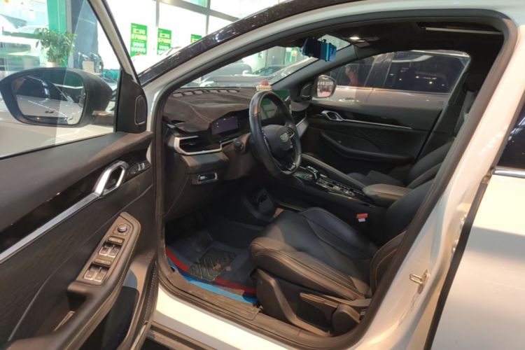 GEELY Coolray 2025 صورة سيارة #12
