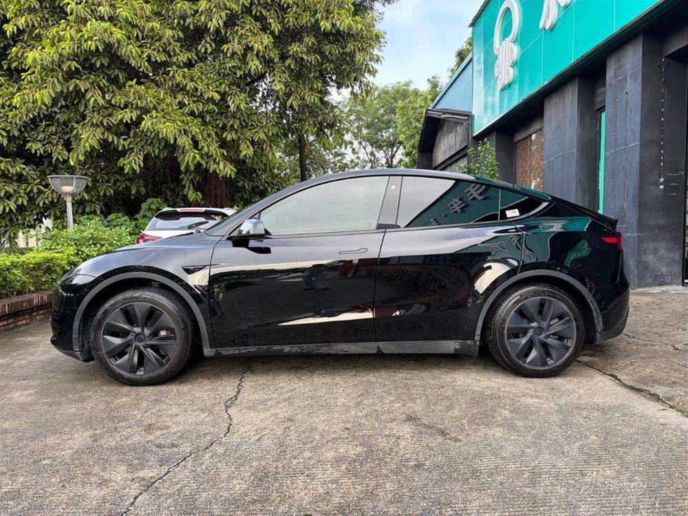 Tesla Model Y 2023 car image #4
