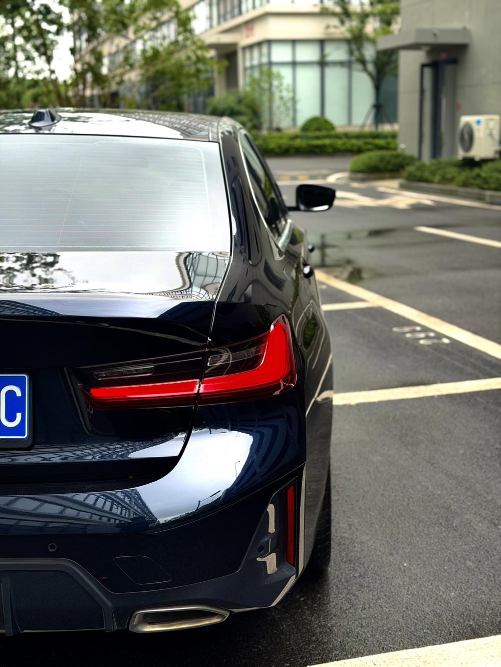 BMW 3 Series 2023 #8 BMW 3 Series 2023 صورة سيارة #8