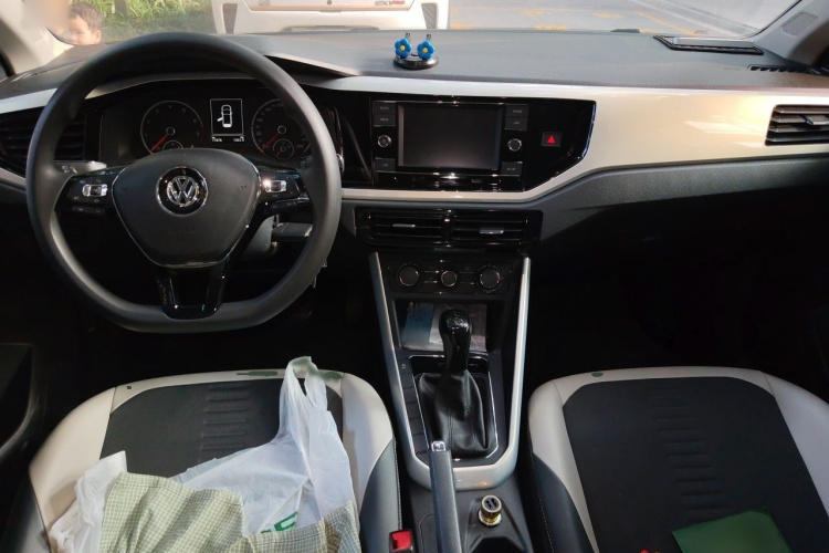 Volkswagen Polo 2019 car image #12
