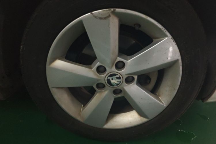 Skoda Rapid 2017 image de voiture #9