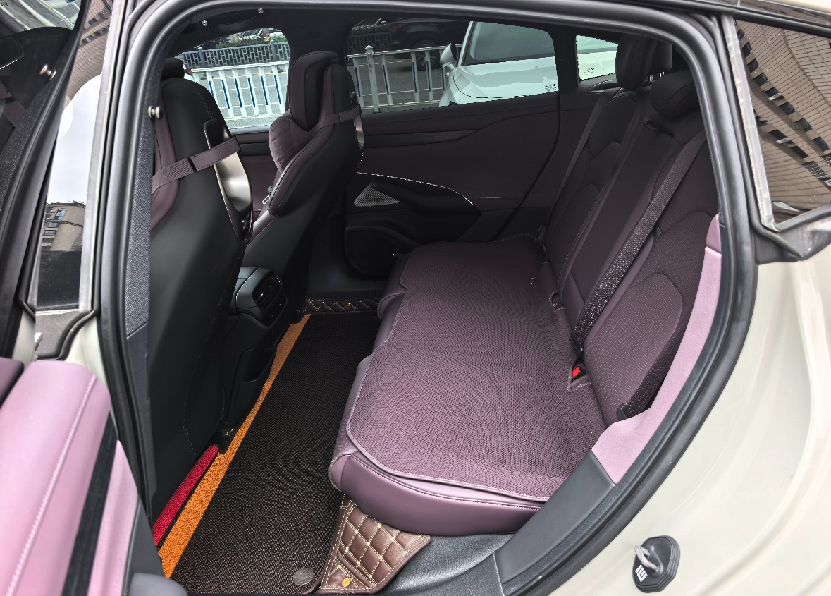 MI SU7 2025 car image #4