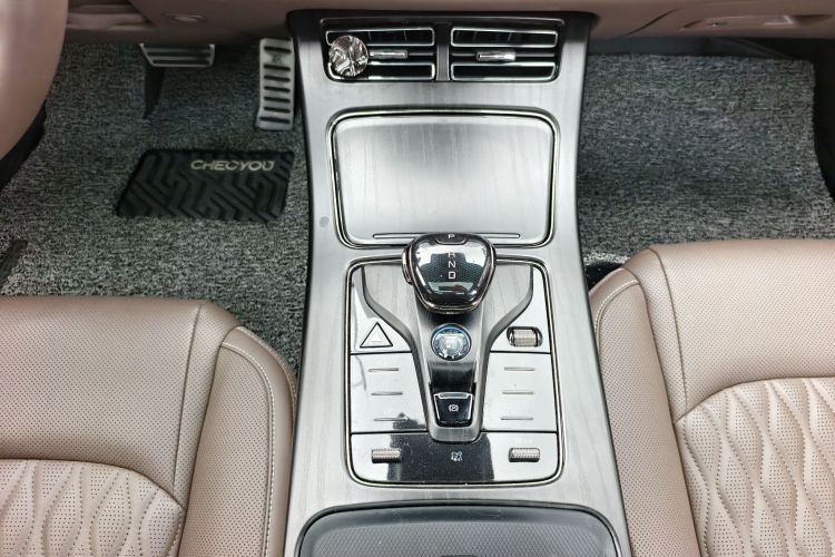 BYD Han 2023 car image #24
