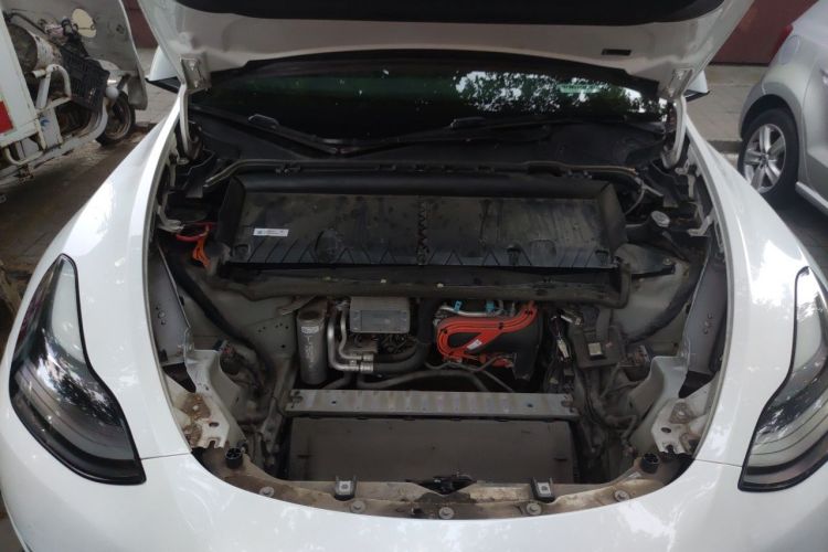 Tesla Model Y 2021 car image #22