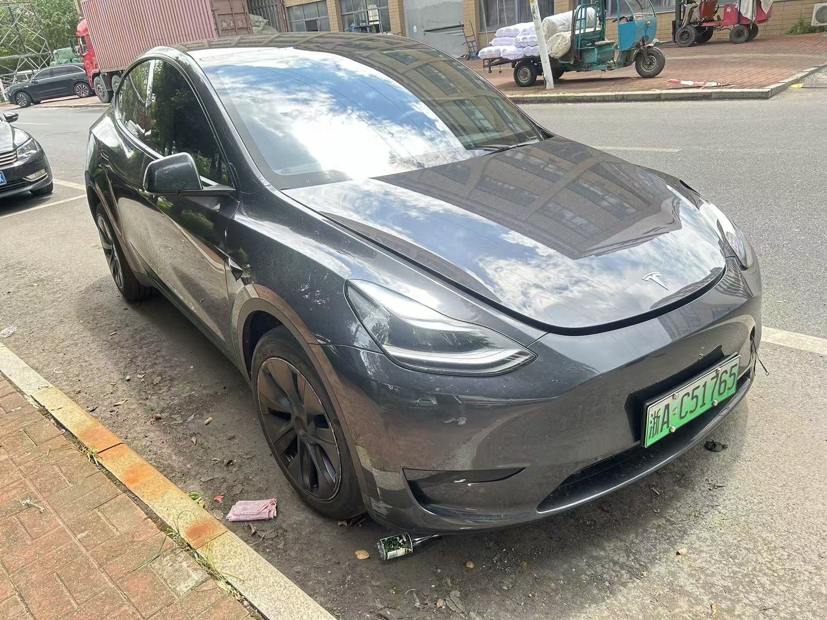 Tesla Model Y 2024 car image #2