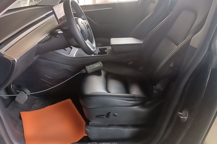 Tesla Model Y 2021 car image #15